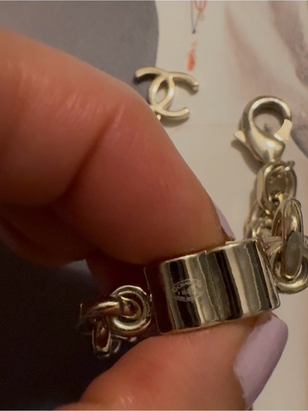 Chanel logo fashion bracelet in light gold tone - Picture 7 of 7